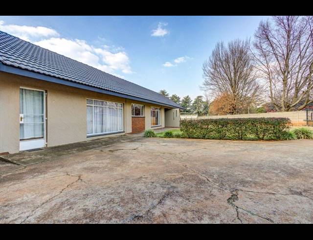 3 BEDROOM HOUSE FOR SALE IN VAN RIEBEECK PARK